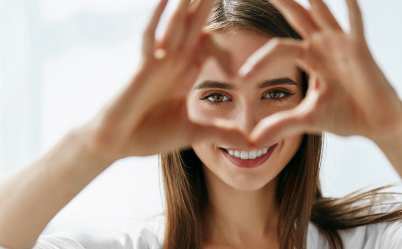 10 Things Women Do Only When They’re In Love