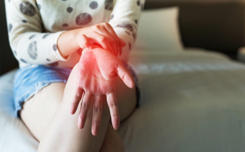 What Does It Mean If Your Left Hand Itches?