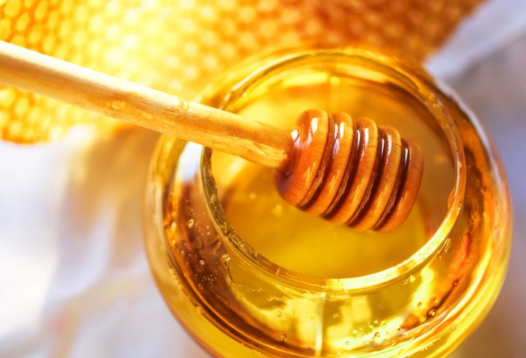 8 Things That Happen To Your Body When You Eat Honey Every Day