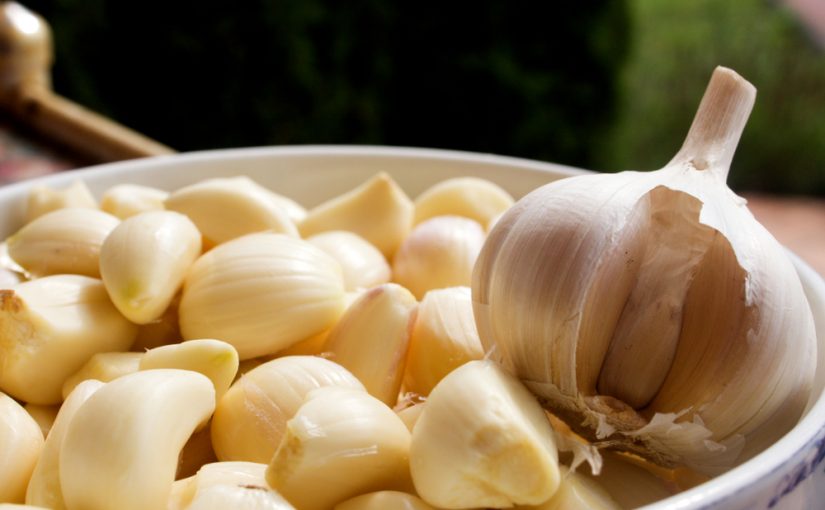 8 Things That Happen To Your Body When You Eat Garlic Every Day